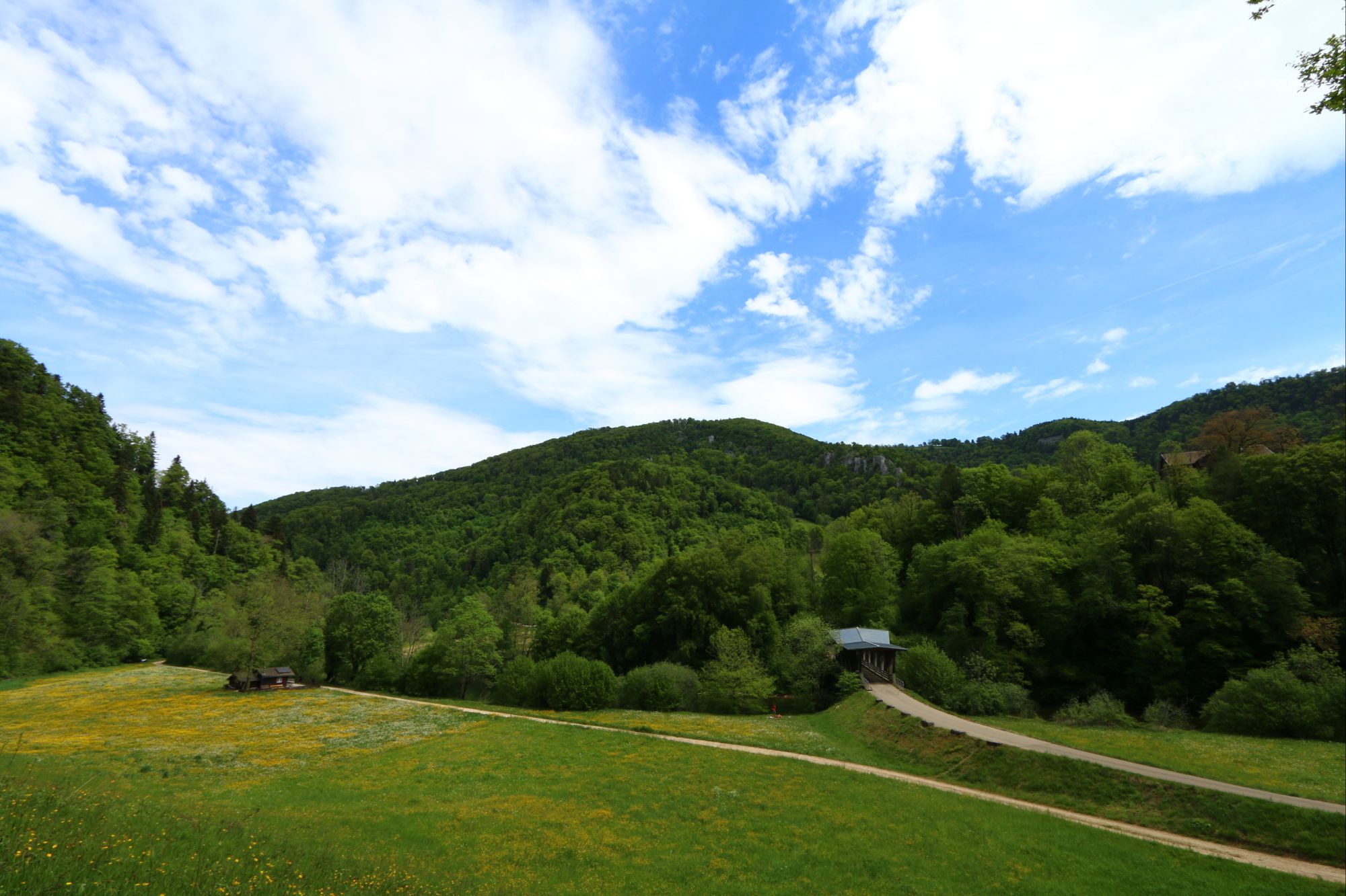 St-Ursanne – Altstadt, Wiesen, Fluss Doubs